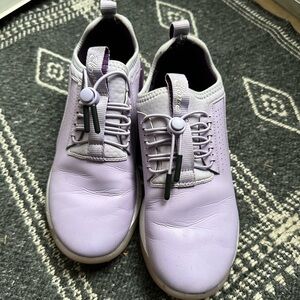 Purple clove nursing shoes